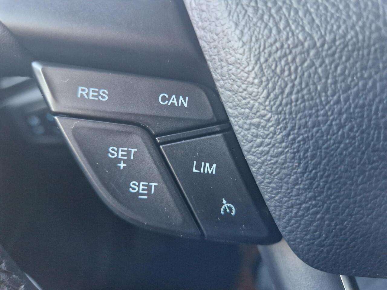 Ford ECOSPORT 1.0 EcoBoost Connected | Bellen voor bezichtiging | Nette auto | Airco | Bluetooth | Google maps / Android Auto | Licht metaal | Cruise control | Led dagrijverlichting