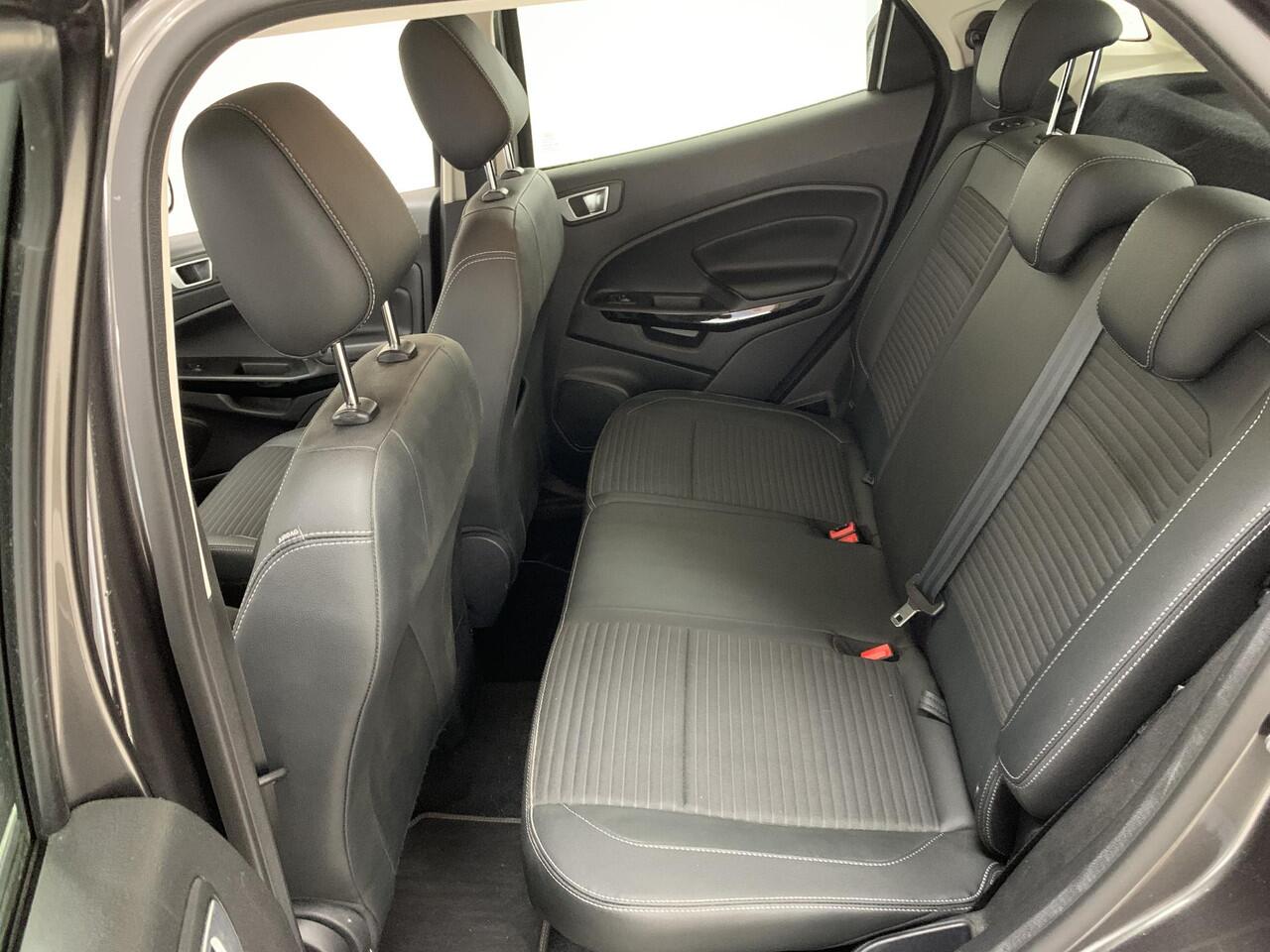 Ford ECOSPORT 1.0 EcoBoost Titanium APPLE CARPLAY | PARKEERSENSOREN ACHTER | CLIMATE CONTROL | STOEL/STUUR -EN VOORRUITVERWARMING