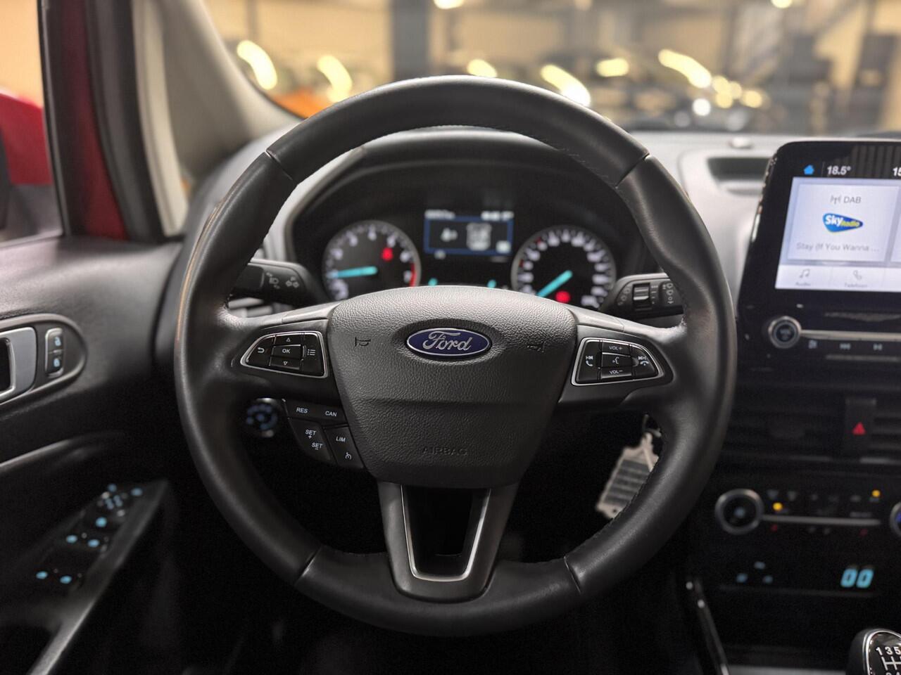 Ford ECOSPORT 125pk Titanium Navi Camera Trekhaak Winter Parking Dodehoek pack Dealeronderhouden