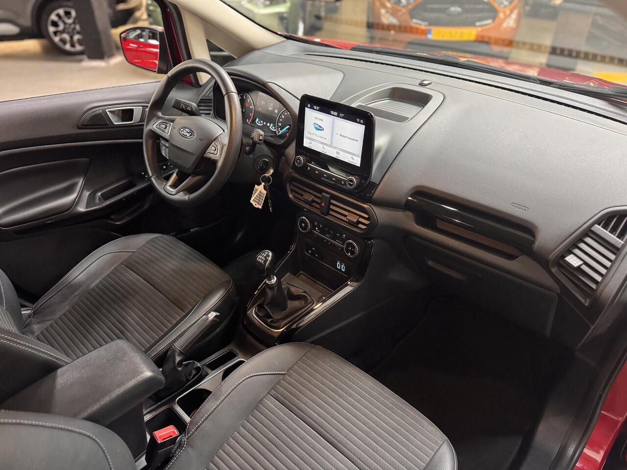 Ford ECOSPORT 125pk Titanium Navi Camera Trekhaak Winter Parking Dodehoek pack Dealeronderhouden