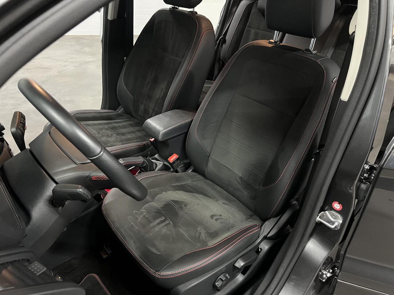 Ford ECOSPORT 1.0 EcoBoost ST-Line Trekhaak | Cruise C. | B&O | Stoel-/stuurverwarming | Navigatie | Achteruitrij camera | Carplay