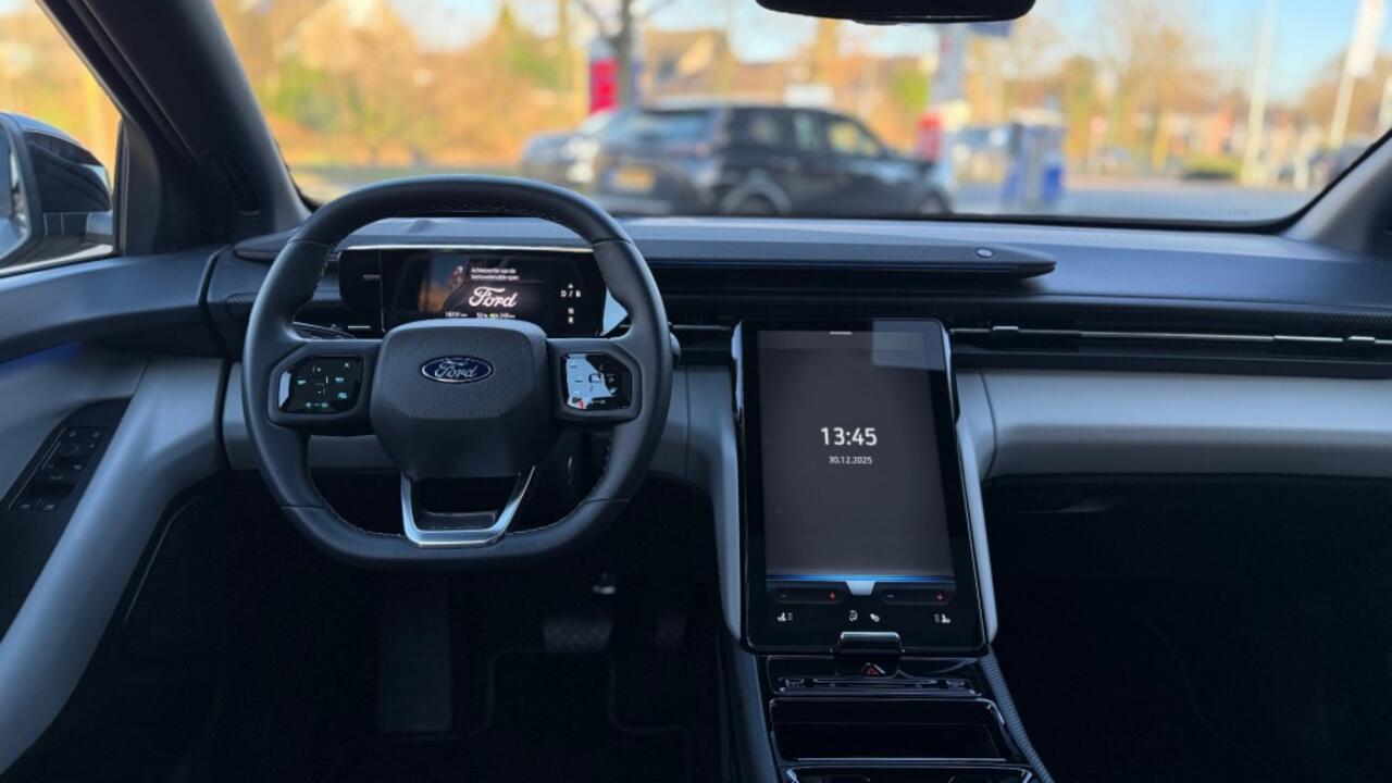 Ford EXPLORER PREMIUM AWD 79kwh FULL OPTIONS! BLACK PACK