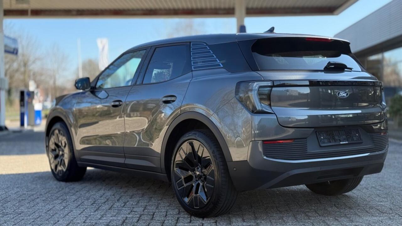 Ford EXPLORER PREMIUM AWD 79kwh FULL OPTIONS! BLACK PACK