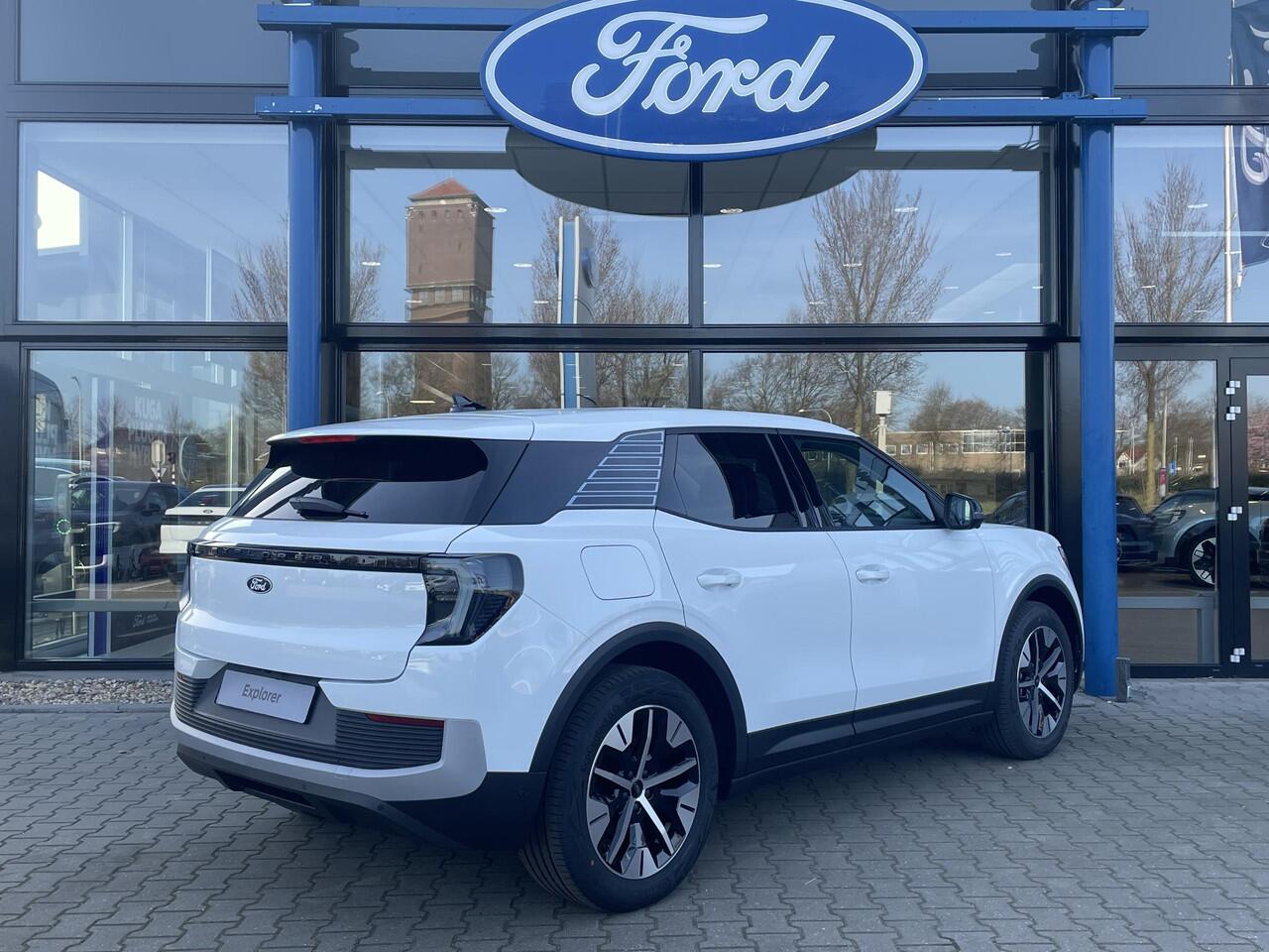 Ford EXPLORER Extended Range RWD 77 kWh | Direct Leverbaar! | NU ¤ 2000,- Voordeel+ gratis Warmtepomp! | AGR Comfort stoelen | Elektrisch wegklapbare trekhaak |