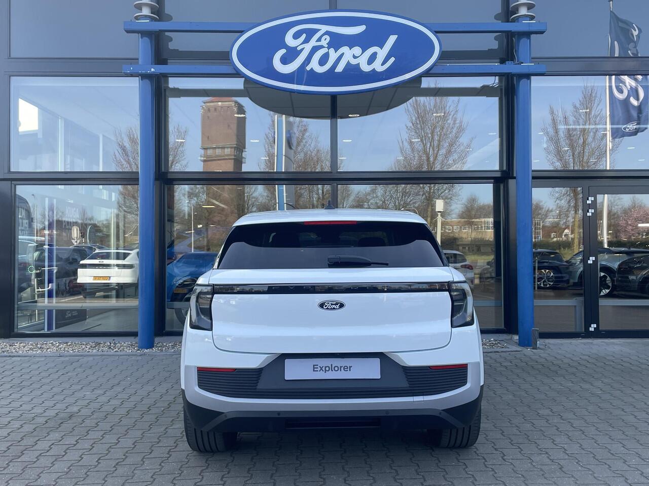 Ford EXPLORER Extended Range RWD 77 kWh | Direct Leverbaar! | NU ¤ 2000,- Voordeel+ gratis Warmtepomp! | AGR Comfort stoelen | Elektrisch wegklapbare trekhaak |