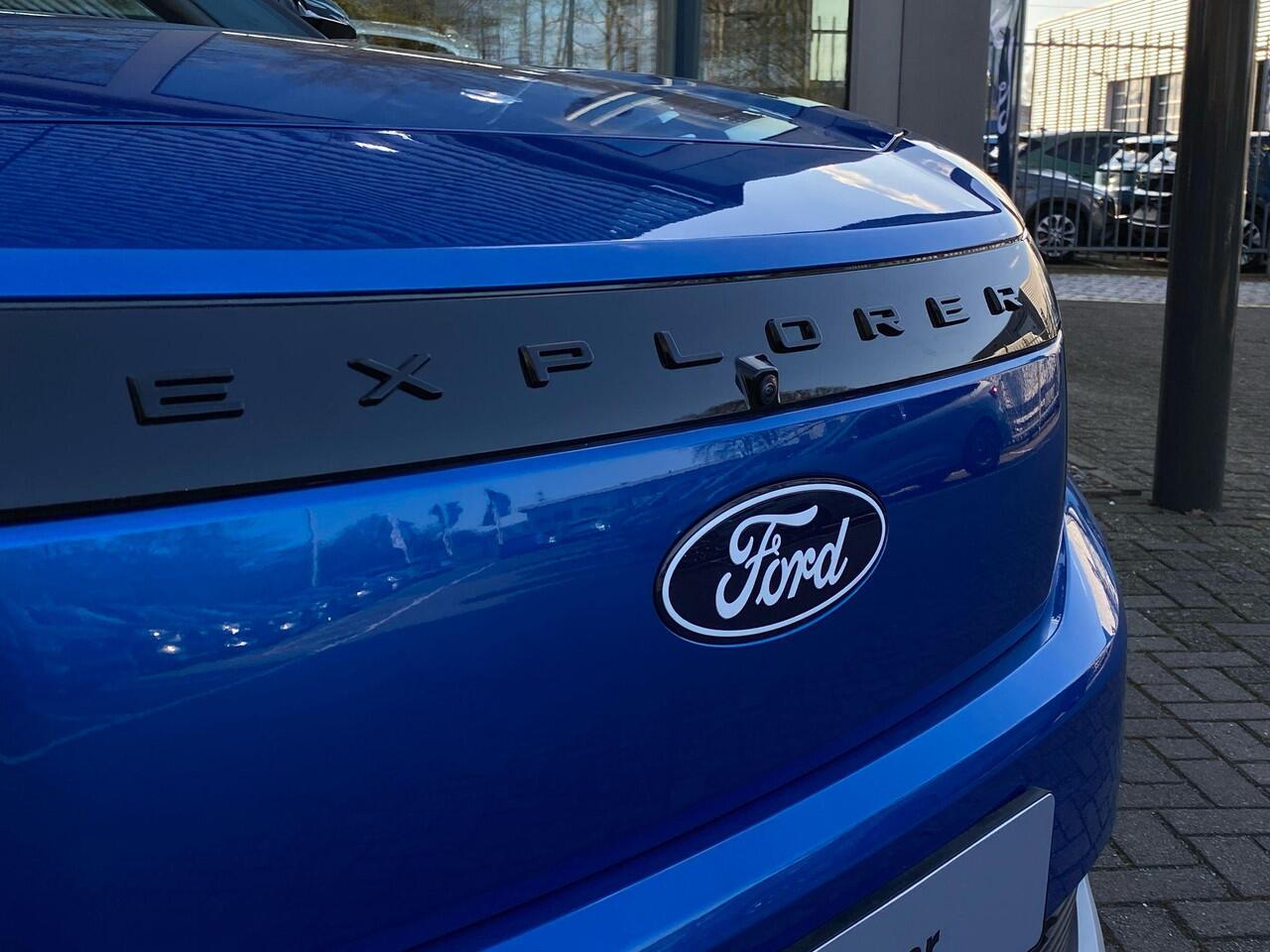 Ford EXPLORER Premium Extended Range RWD 77 kWh | Glazen dak | 21 Inch | Head-up display | 360 graden camera | Matrix verlichting | B&O Sound |