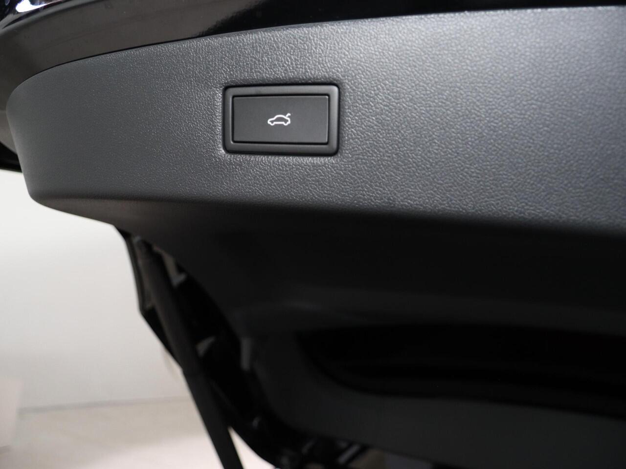 Ford EXPLORER Extended Range RWD 77 kWh Cargo | Apple Carplay | Stoelmassage | 602 KM WLTP | Driver Assistance Pack | Stoel en Stuurwiel verwarming |