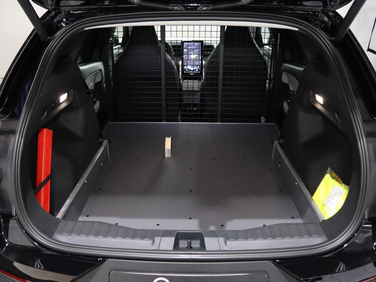 Ford EXPLORER Extended Range RWD 77 kWh Cargo | Apple Carplay | Stoelmassage | 602 KM WLTP | Driver Assistance Pack | Stoel en Stuurwiel verwarming |