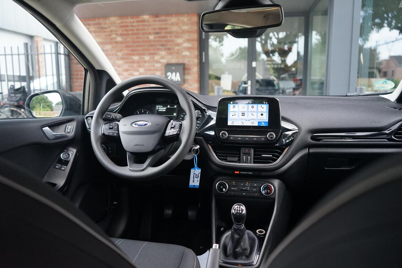 Ford FIESTA 1.1 Cool& Connect , 5-deurs, Magnetic Gray, Applink, Navi, PDC, 1e eigenaar.