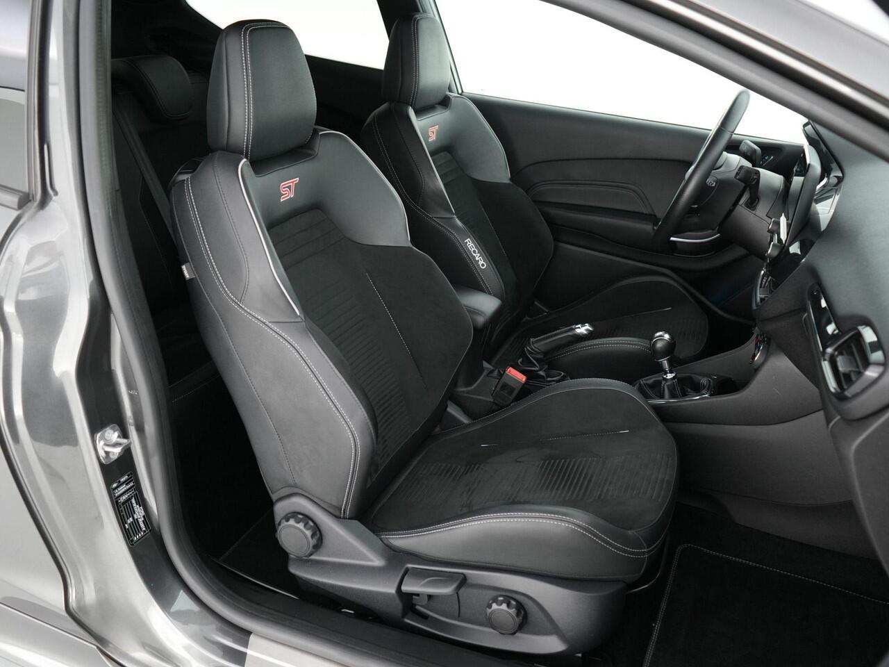 Ford FIESTA ST-3 1.5 200pk PERFORMANCE PACK |sper differentieel|launch control|B&O|Apple Carplay|blind spot|parkeercamera|DAB|LED|winterpack|18" lichtmetalen velgen|