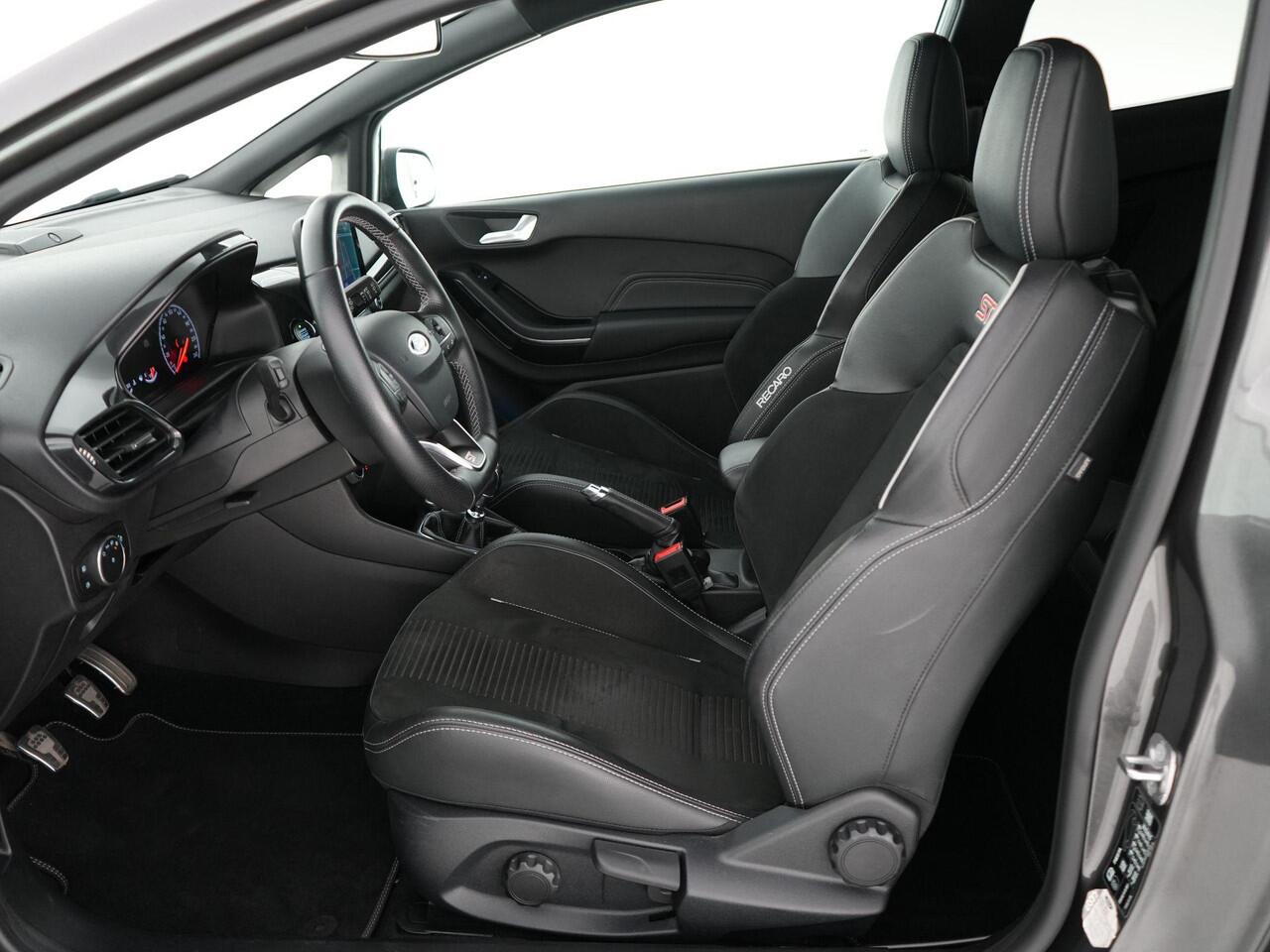 Ford FIESTA ST-3 1.5 200pk PERFORMANCE PACK |sper differentieel|launch control|B&O|Apple Carplay|blind spot|parkeercamera|DAB|LED|winterpack|18" lichtmetalen velgen|