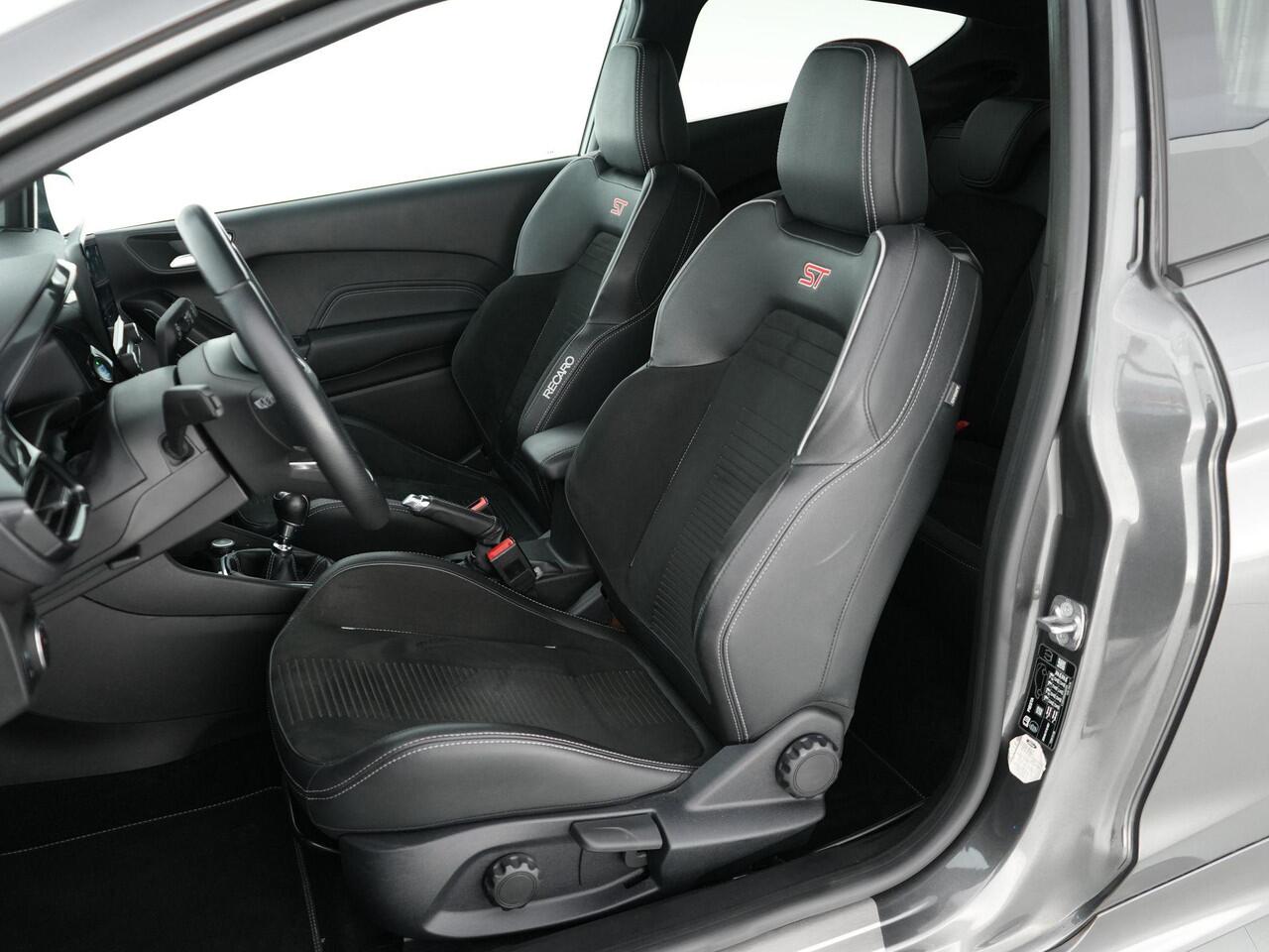 Ford FIESTA ST-3 1.5 200pk PERFORMANCE PACK |sper differentieel|launch control|B&O|Apple Carplay|blind spot|parkeercamera|DAB|LED|winterpack|18" lichtmetalen velgen|