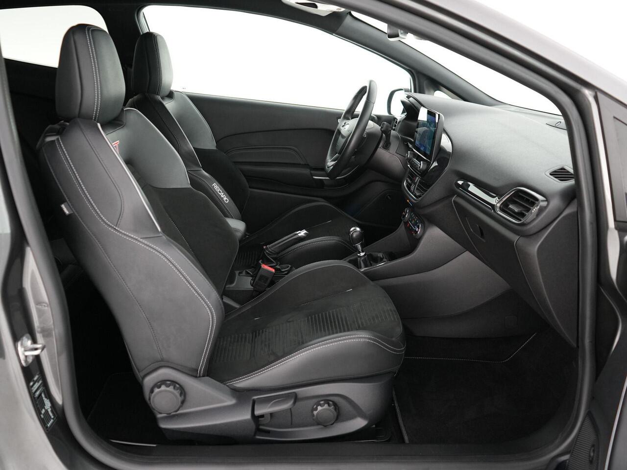 Ford FIESTA ST-3 1.5 200pk PERFORMANCE PACK |sper differentieel|launch control|B&O|Apple Carplay|blind spot|parkeercamera|DAB|LED|winterpack|18" lichtmetalen velgen|