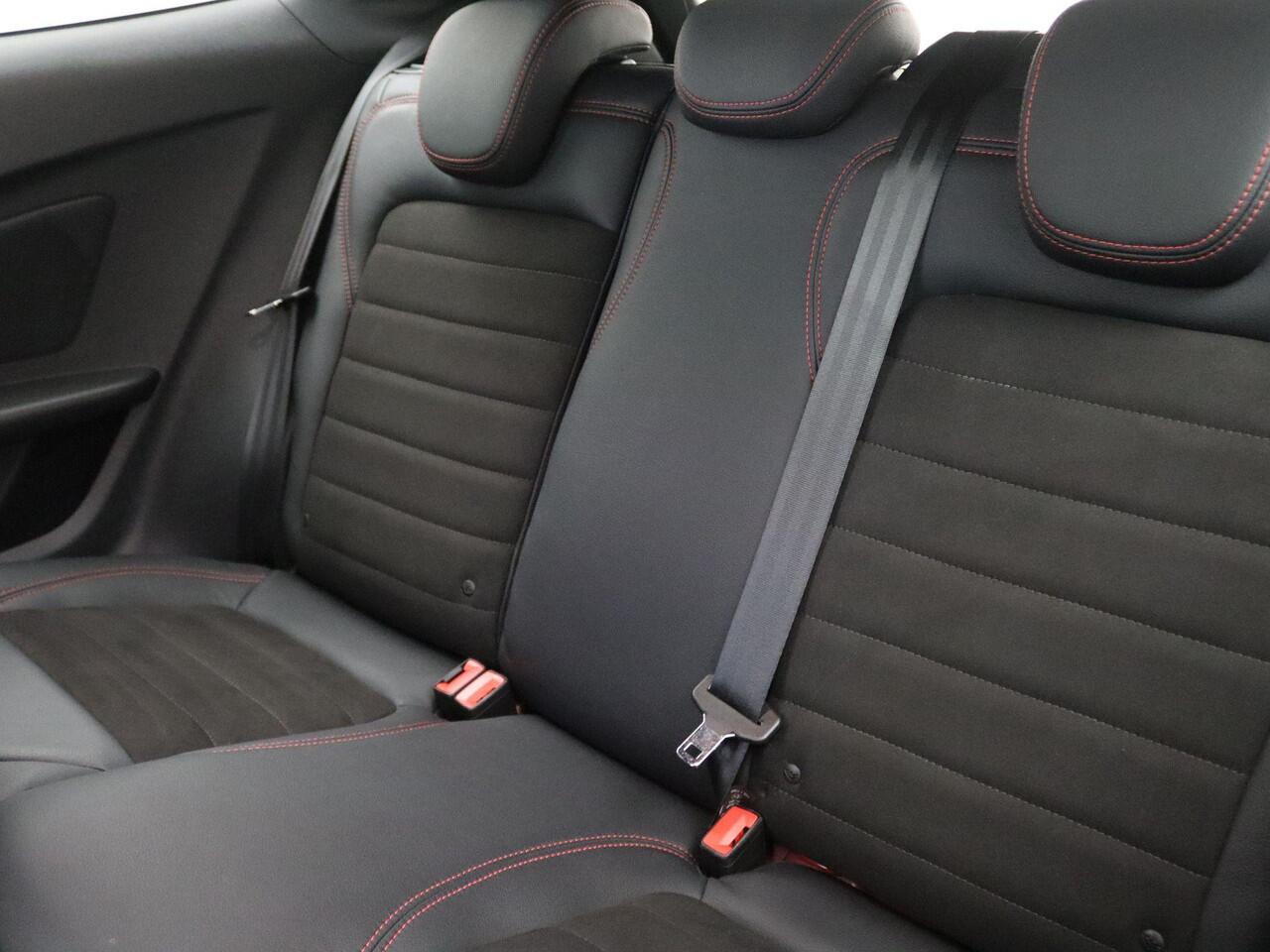 Ford FIESTA 1.0 EcoBoost ST-Line 125PK Navi, Apple Carplay/Android Auto, Clima, PDC Achter, Cruise Controle, Voorruitverwarming, 17" LM Velgen, Lane Assist