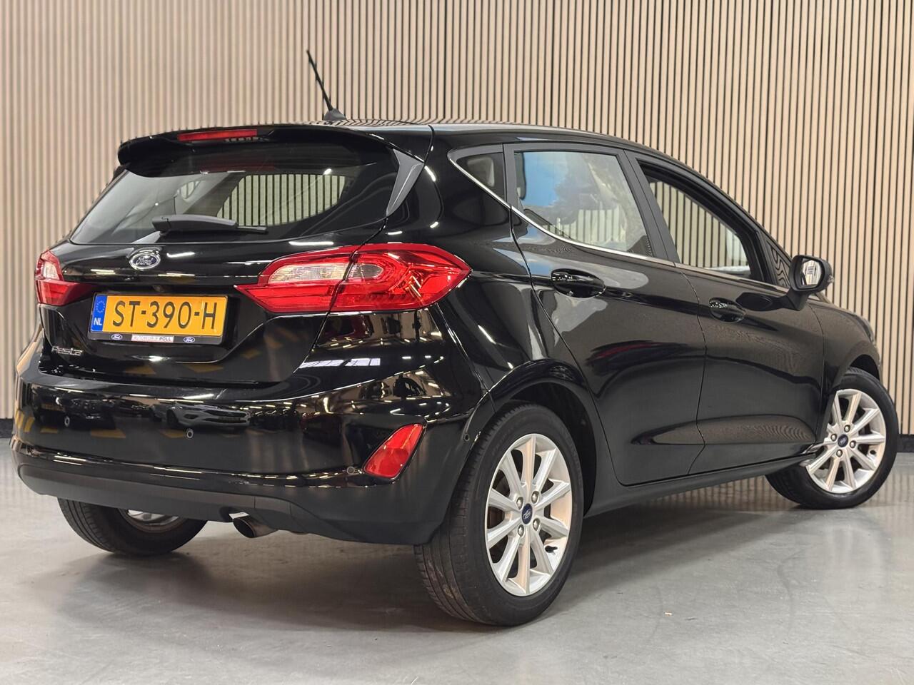 Ford FIESTA 100pk EcoBoost Titanium Navi Camera Winter Parking pack Climat Cruise DAB+ Dealeronderhouden