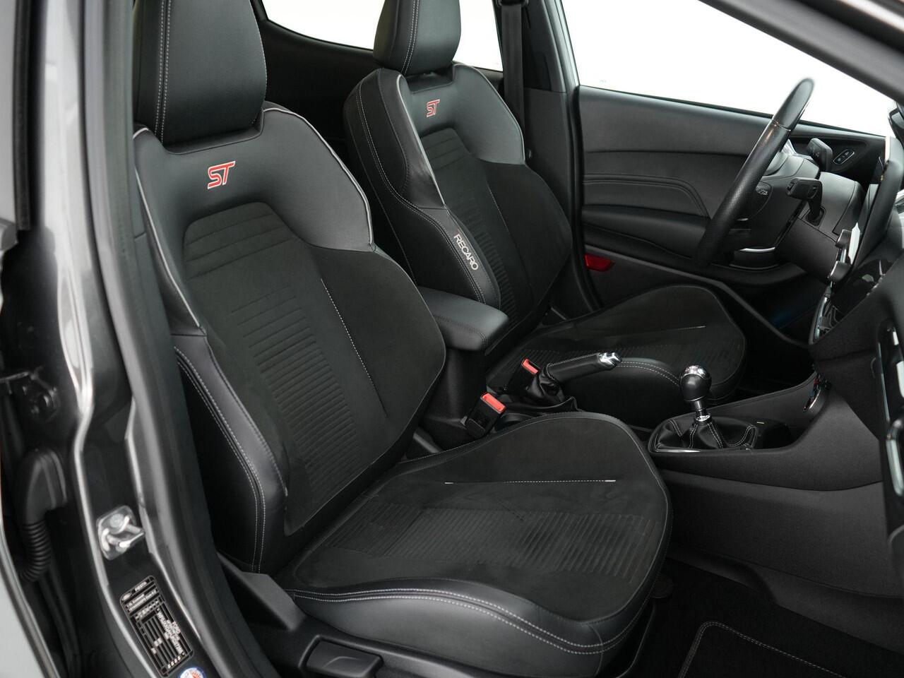 Ford FIESTA ST-3 1.5 200pk |dealer onderhouden|panoramadak|B&O|Apple Carplay|LED-koplampen|lane assist|cruise control|winterpack|18"|