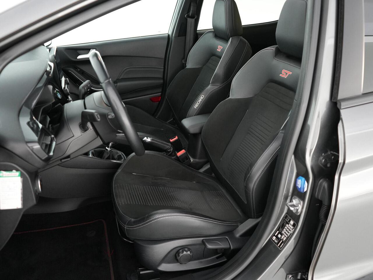 Ford FIESTA ST-3 1.5 200pk |dealer onderhouden|panoramadak|B&O|Apple Carplay|LED-koplampen|lane assist|cruise control|winterpack|18"|