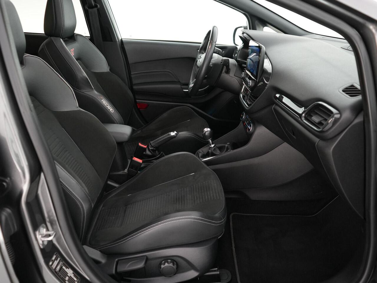 Ford FIESTA ST-3 1.5 200pk |dealer onderhouden|panoramadak|B&O|Apple Carplay|LED-koplampen|lane assist|cruise control|winterpack|18"|