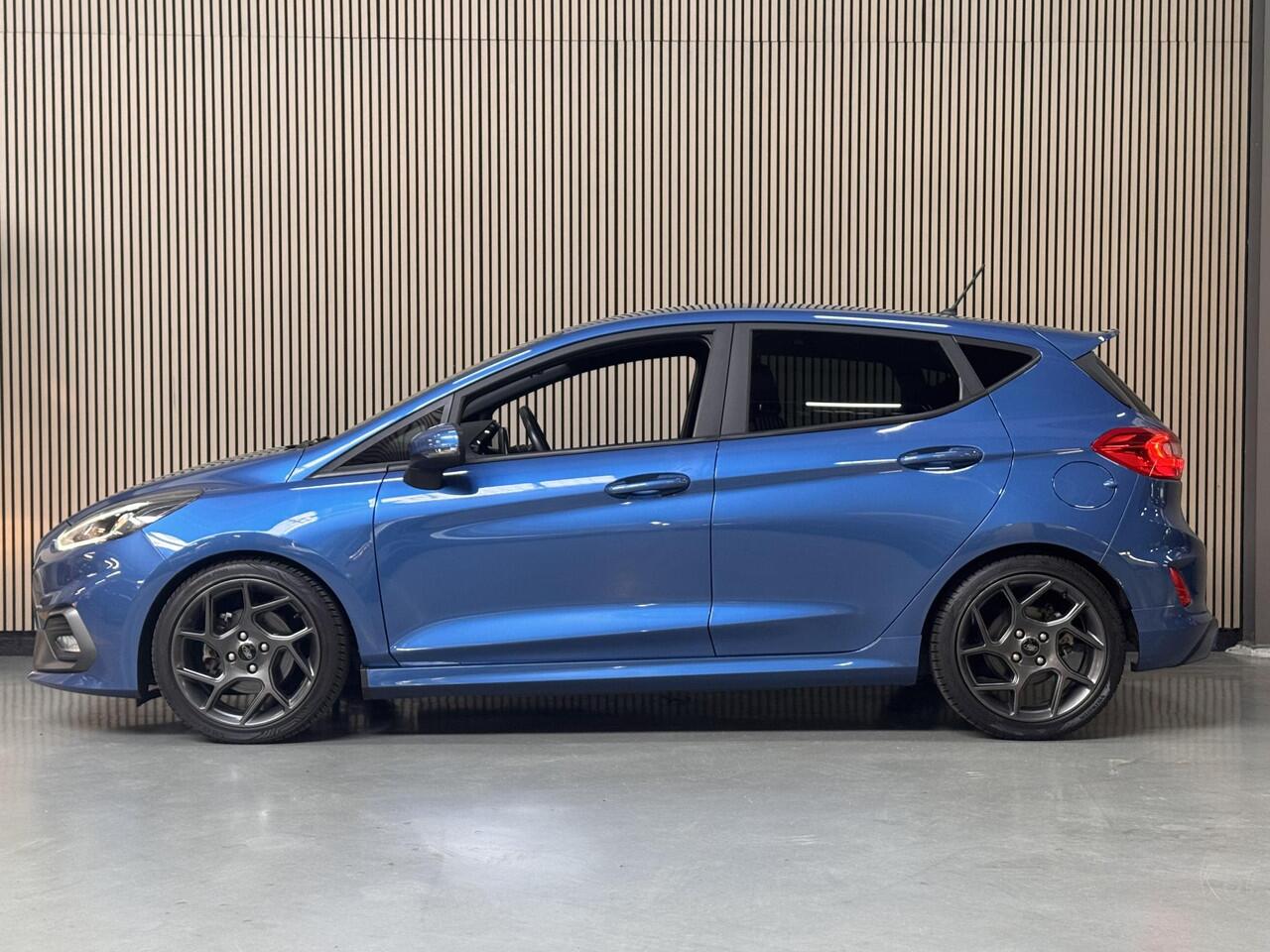 Ford FIESTA ST 200pk 1.5 EcoBoost Apple Carplay Privacy glass Verlagingsset 5drs Dealeronderhouden