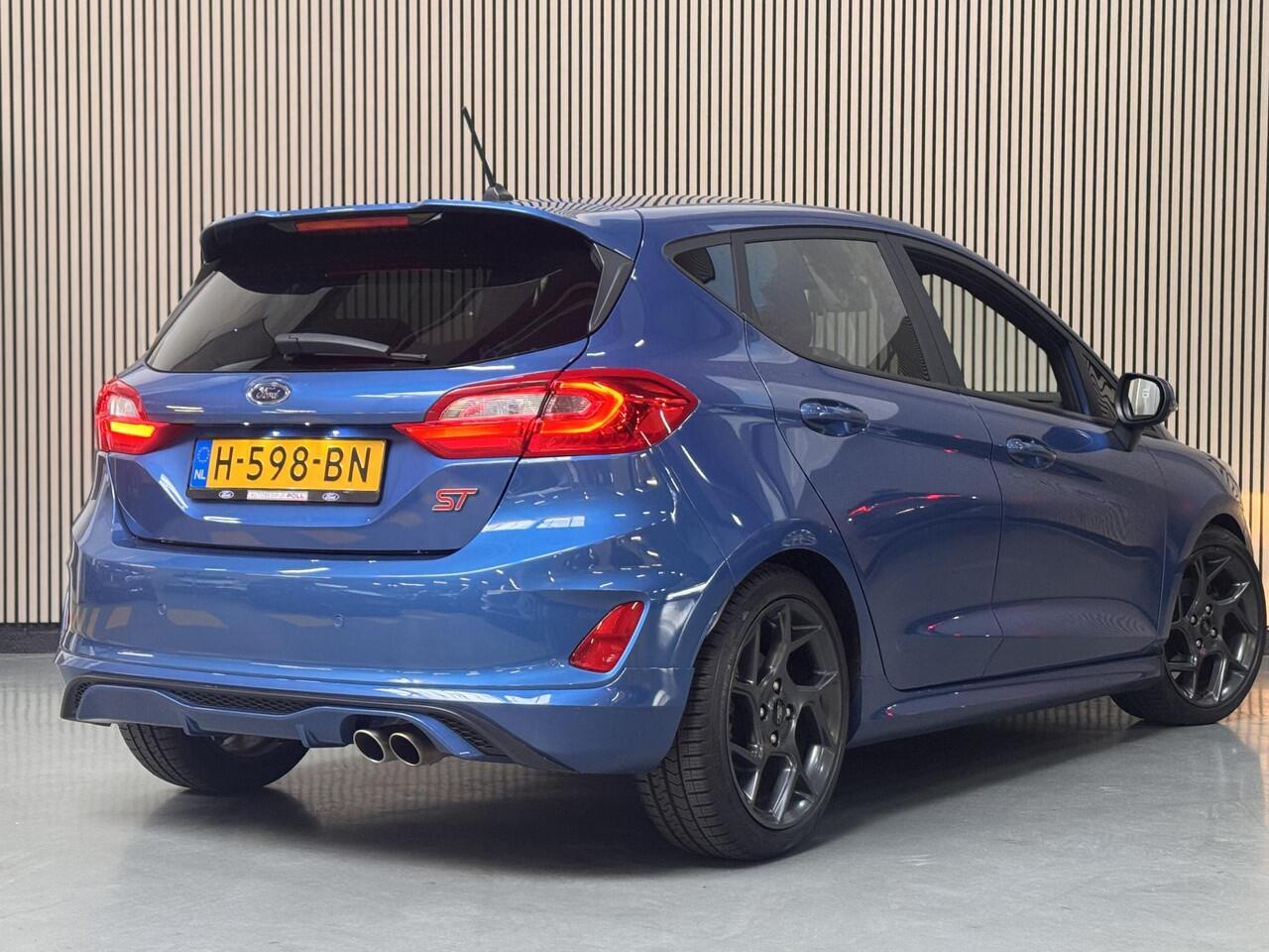 Ford FIESTA ST 200pk 1.5 EcoBoost Apple Carplay Privacy glass Verlagingsset 5drs Dealeronderhouden
