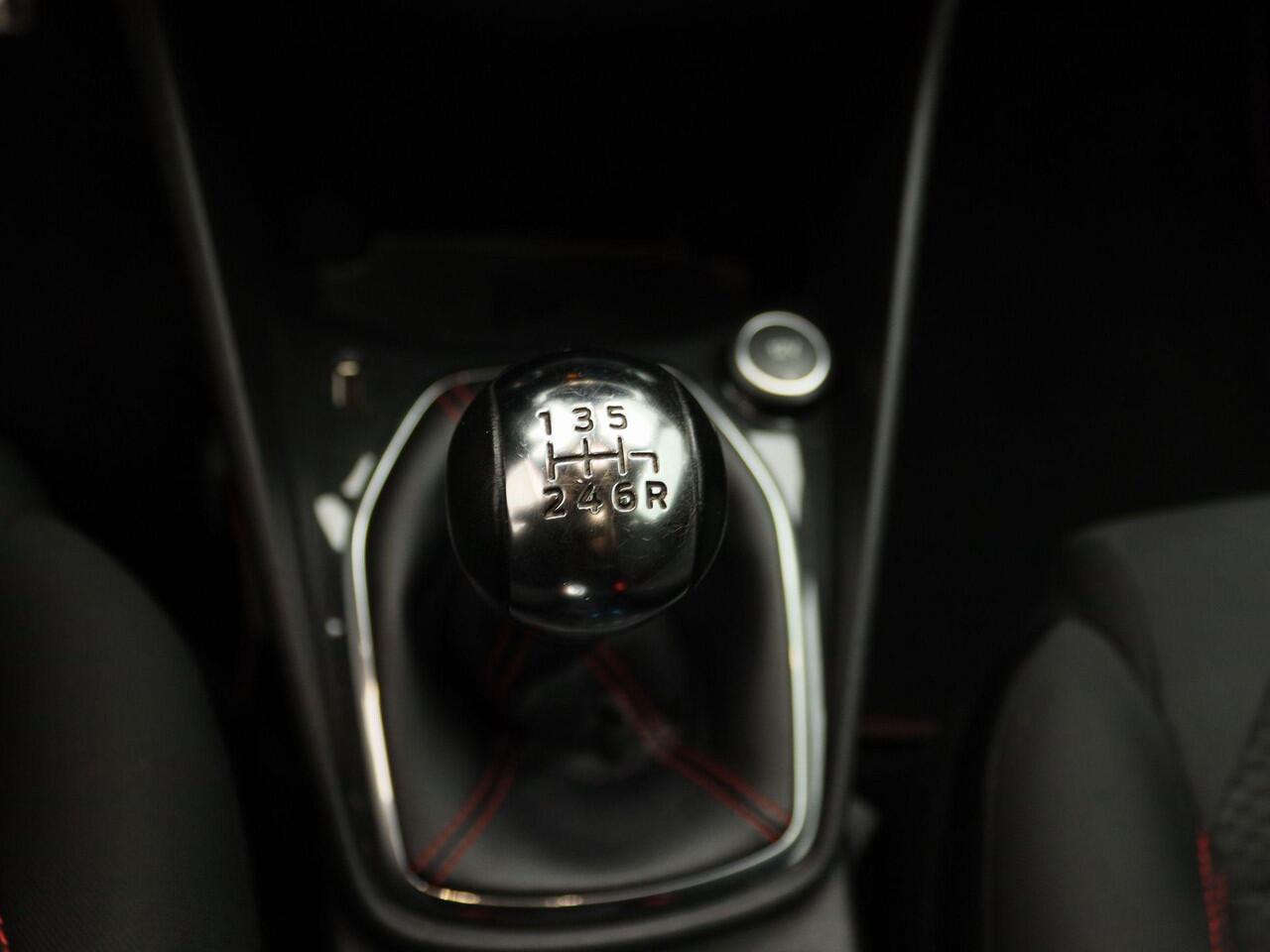 Ford FIESTA 1.0 EcoBoost ST-Line | Apple CarPlay & Android auto | Cruise control | Climate control | parkeersensoren achter | DAB |