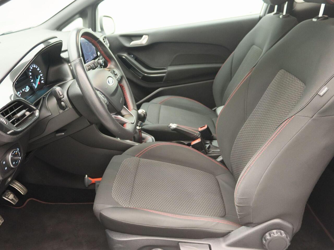 Ford FIESTA 1.0 EcoBoost ST-Line | Apple CarPlay & Android auto | Cruise control | Climate control | parkeersensoren achter | DAB |