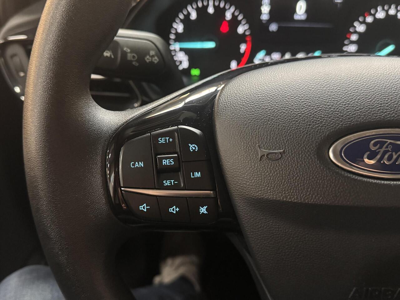 Ford FIESTA 1.1 85pk Trend Navi Cruise Voorruitverwarming Apple Carplay All Seasons Dealeronderhouden