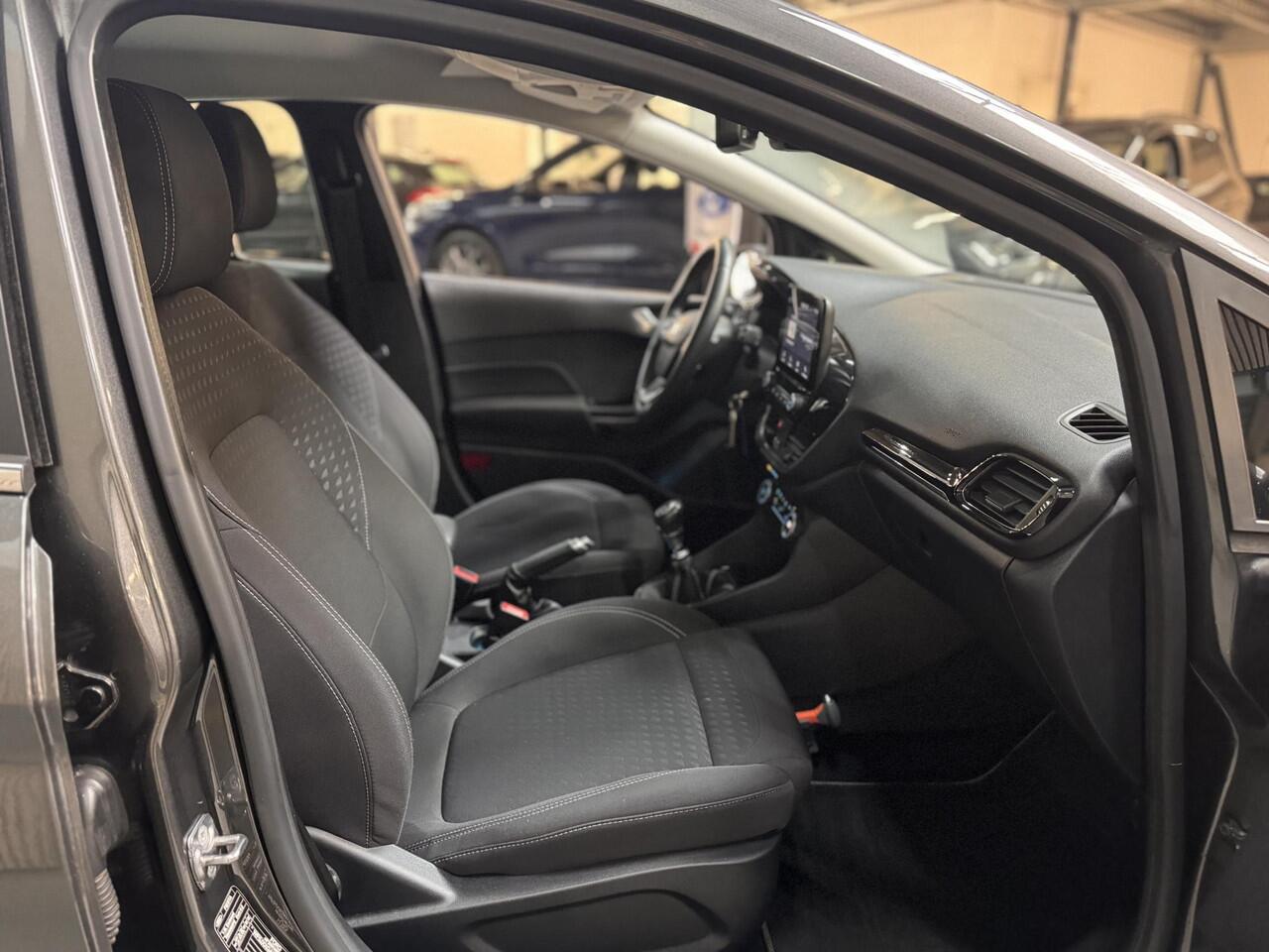 Ford FIESTA 95pk Titanium Climat Cruise Control Trekhaak Apple Car Play Dealeronderhouden 5drs