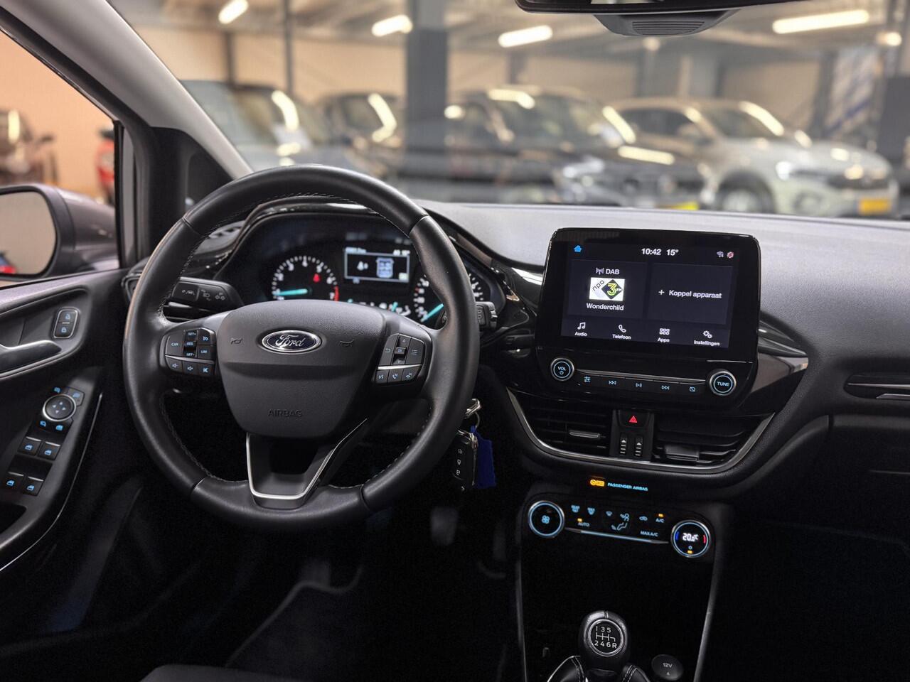 Ford FIESTA 95pk Titanium Climat Cruise Control Trekhaak Apple Car Play Dealeronderhouden 5drs