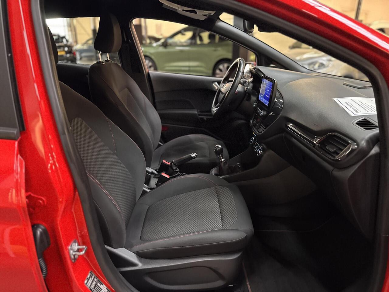 Ford FIESTA 100pk ST-Line Navi Climat Adaptive Cruise Winter pack Parkeersensoren Dealeronderhouden