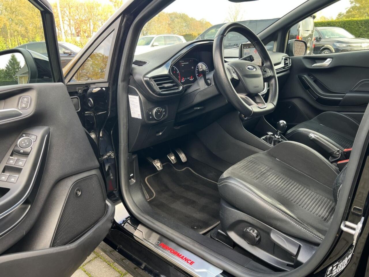 Ford FIESTA ST-3 1.5 Ecoboost 200 PK LED BenO Carplay Keyless