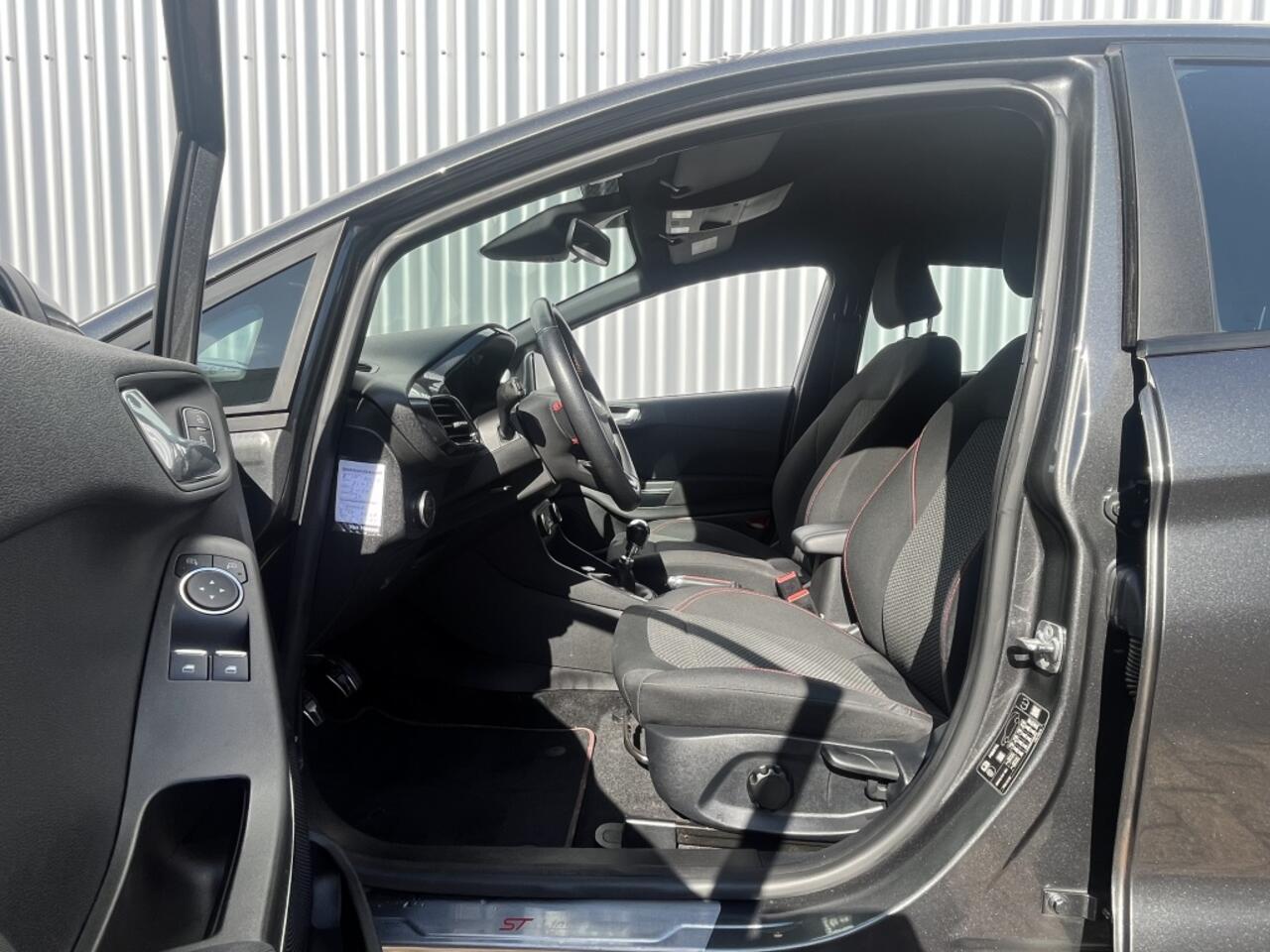 Ford FIESTA 1.0 EcoBoost ST-Line | Navigatie | Voorruit verwarming