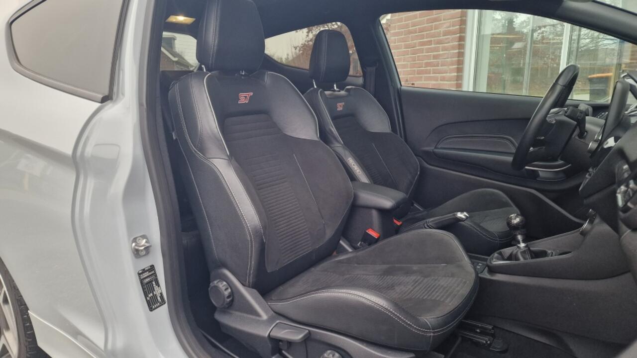 Ford FIESTA 1.5 EcoB. ST-3, Panoramadak, 200 PK, Verwarming