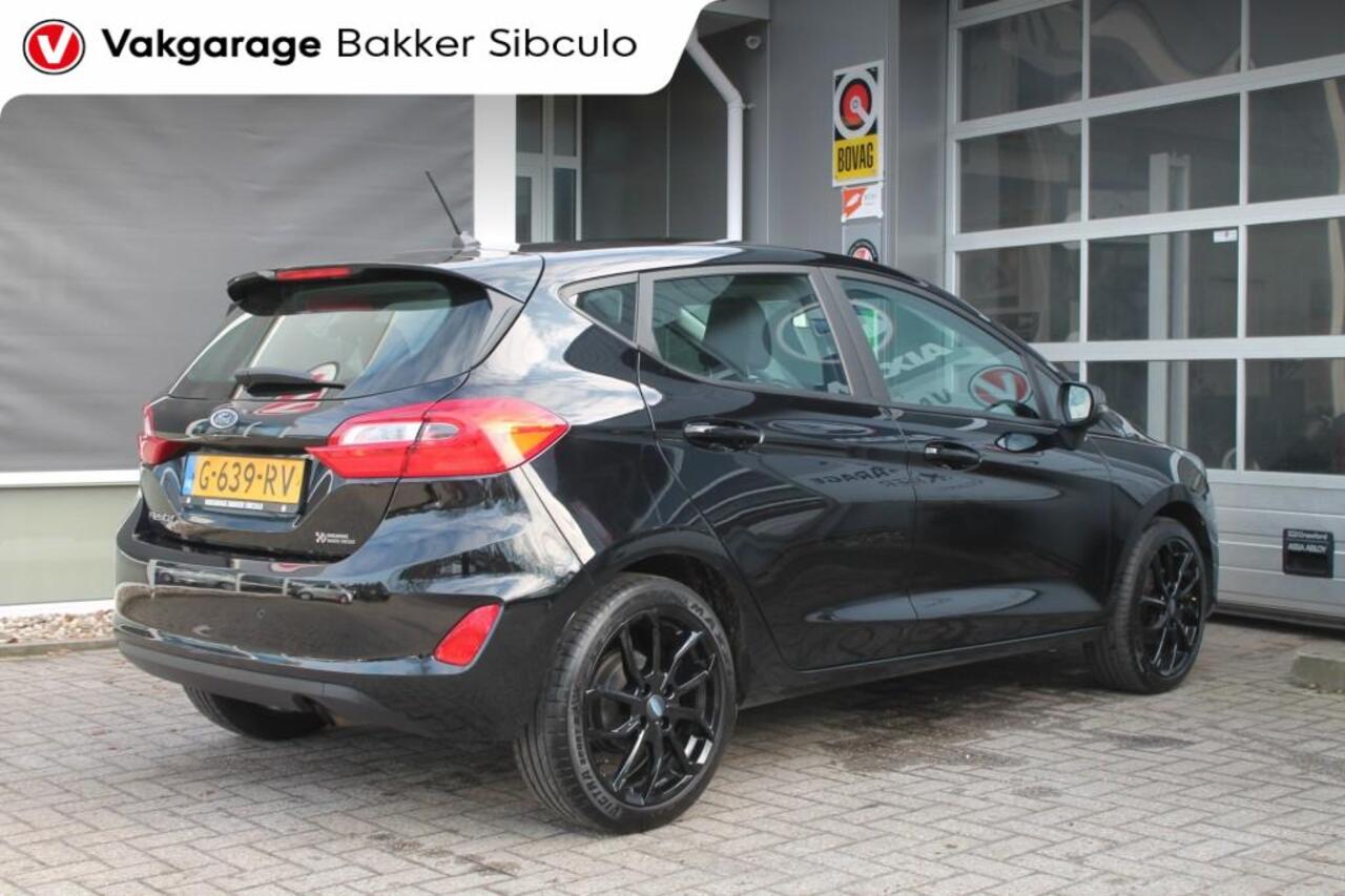 Ford FIESTA 1.1 TREND AIRCO CRUISE NAVI PDC 17 LM