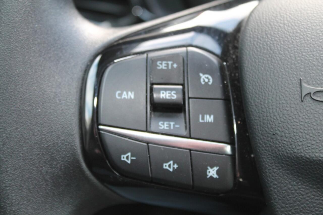 Ford FIESTA 1.1 TREND AIRCO CRUISE NAVI PDC 17 LM