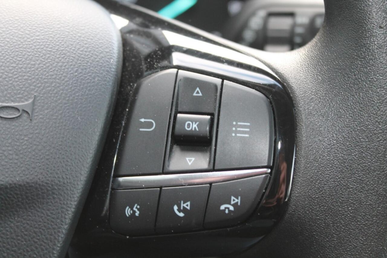 Ford FIESTA 1.1 TREND AIRCO CRUISE NAVI PDC 17 LM