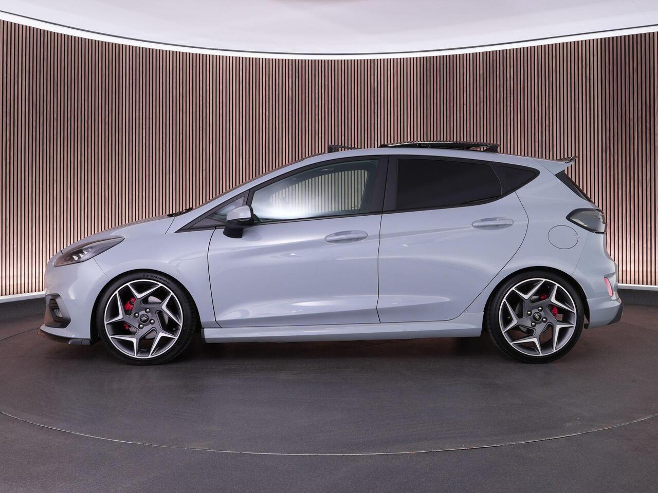 Ford FIESTA ST-3 1.5 200pk PERFORMANCE PACK |dealer onderhouden|Maxton|H&R veren|launch control|sper diff|panoramadak|B&O|winterpack|LED|18"|