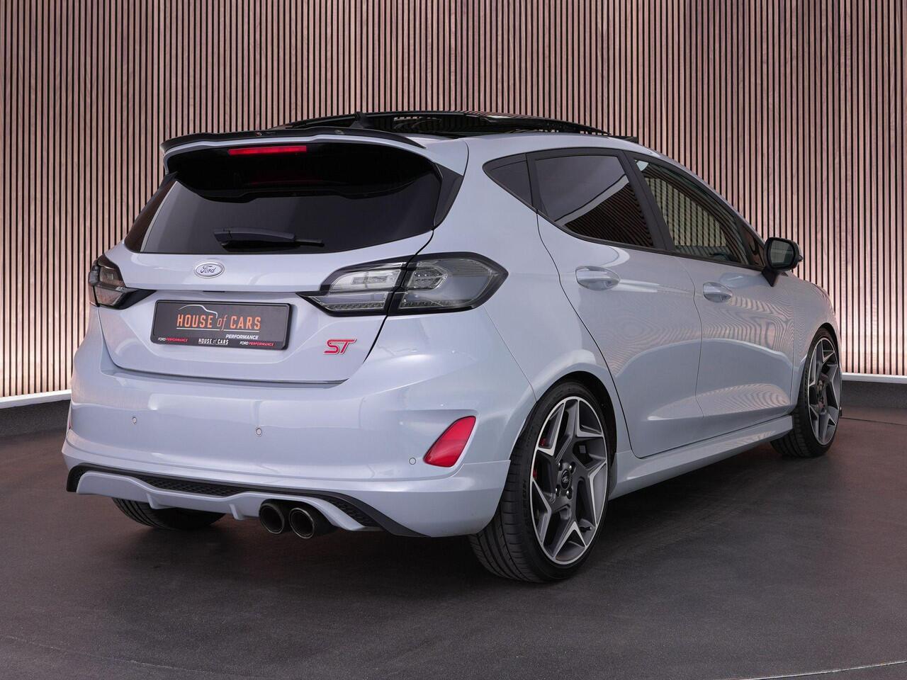 Ford FIESTA ST-3 1.5 200pk PERFORMANCE PACK |dealer onderhouden|Maxton|H&R veren|launch control|sper diff|panoramadak|B&O|winterpack|LED|18"|