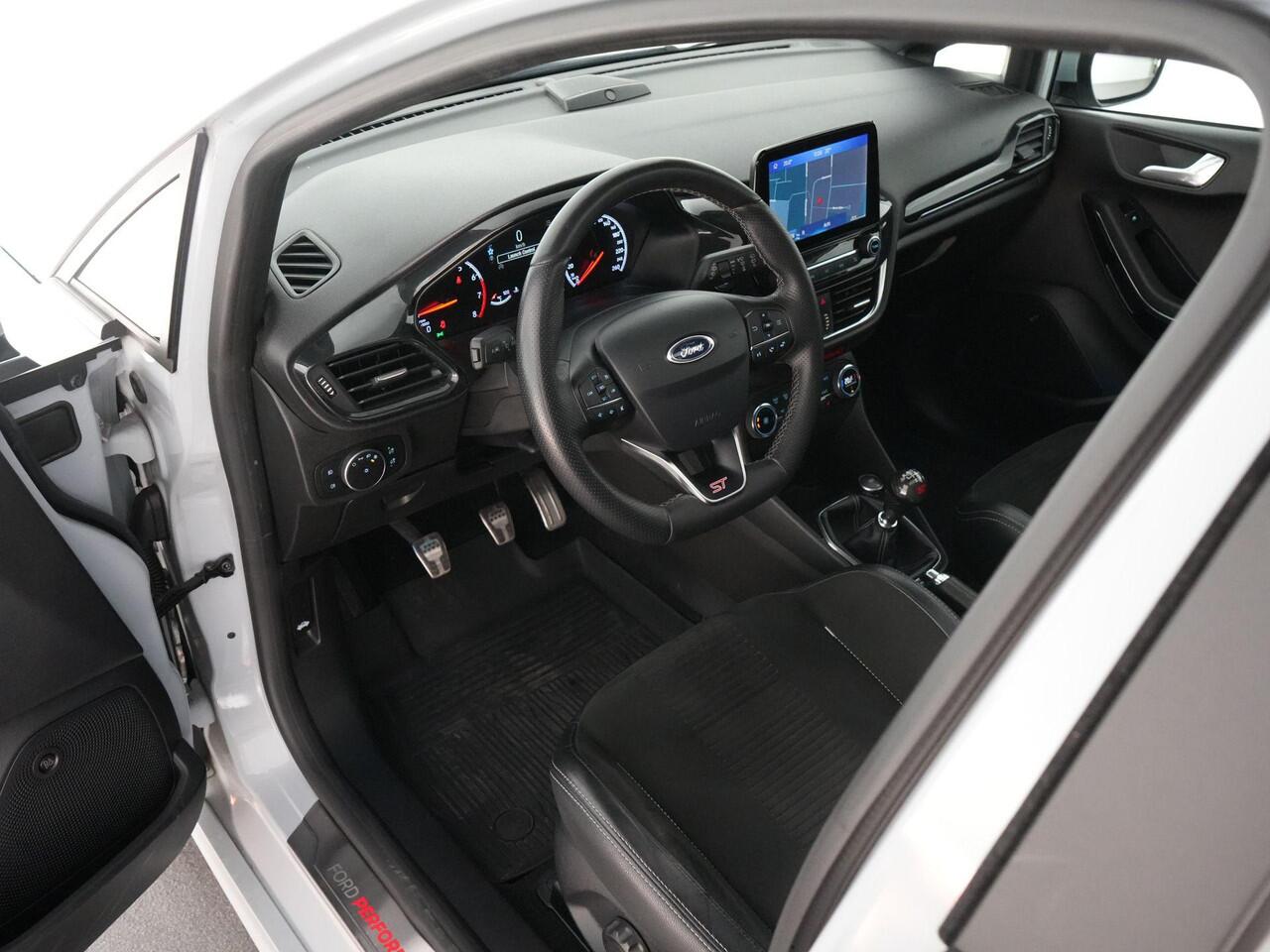 Ford FIESTA ST-3 1.5 200pk PERFORMANCE PACK |dealer onderhouden|Maxton|H&R veren|launch control|sper diff|panoramadak|B&O|winterpack|LED|18"|