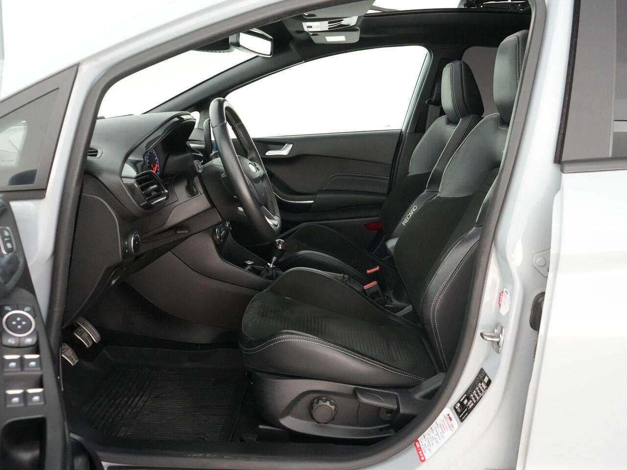 Ford FIESTA ST-3 1.5 200pk PERFORMANCE PACK |dealer onderhouden|Maxton|H&R veren|launch control|sper diff|panoramadak|B&O|winterpack|LED|18"|