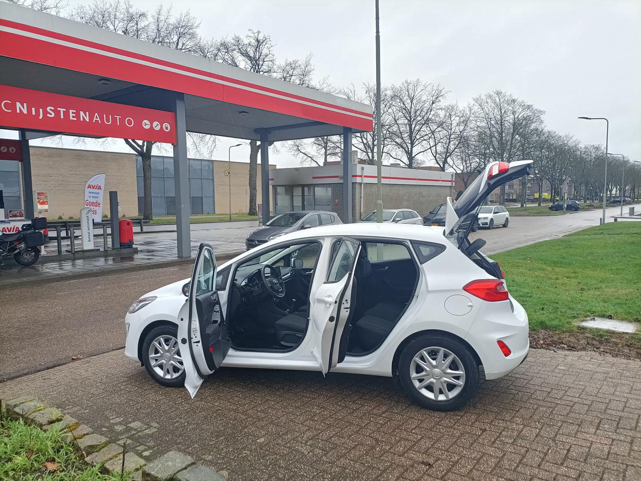 Ford FIESTA 1.1 Airco, Navi, 14.160 km!! Car pass