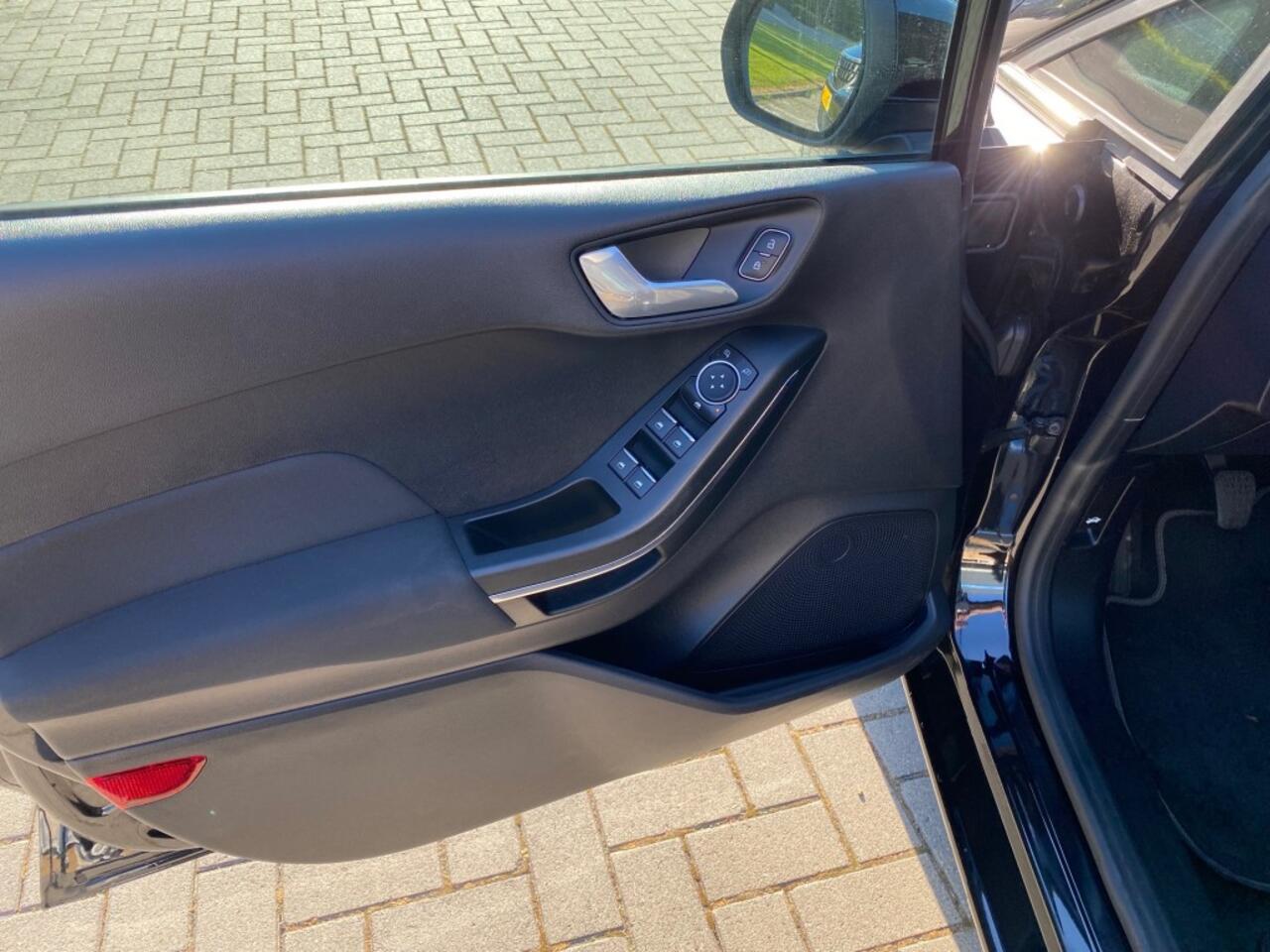 Ford FIESTA TITANIUM