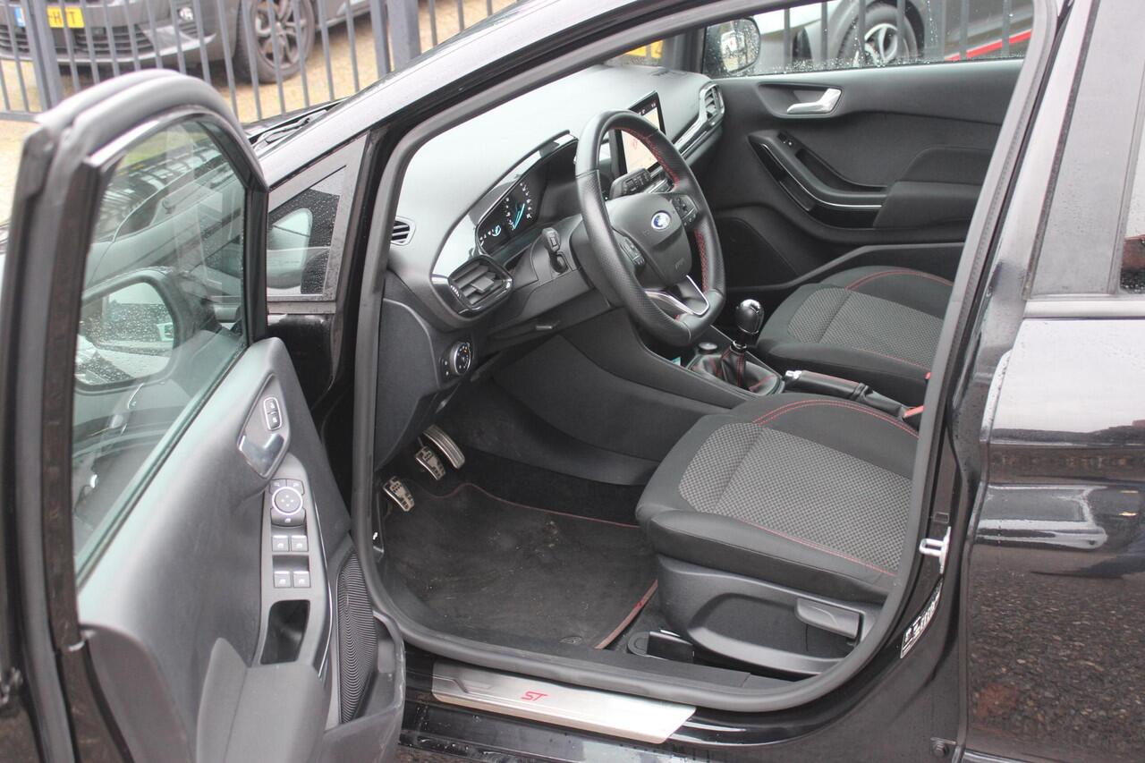 Ford FIESTA 1.0 EcoBoost ST-Line, Apple CarPlay!