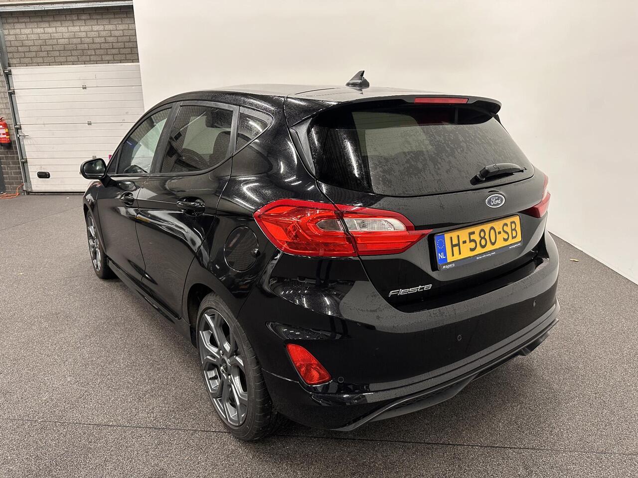 Ford FIESTA 1.0 EcoBoost ST-Line 125PK 6V Navigatie Full LED Carplay Parkeersensoren Cruise Control Stoel+Stuurverwarming Climate Control Privacy Glass 17" DAB+