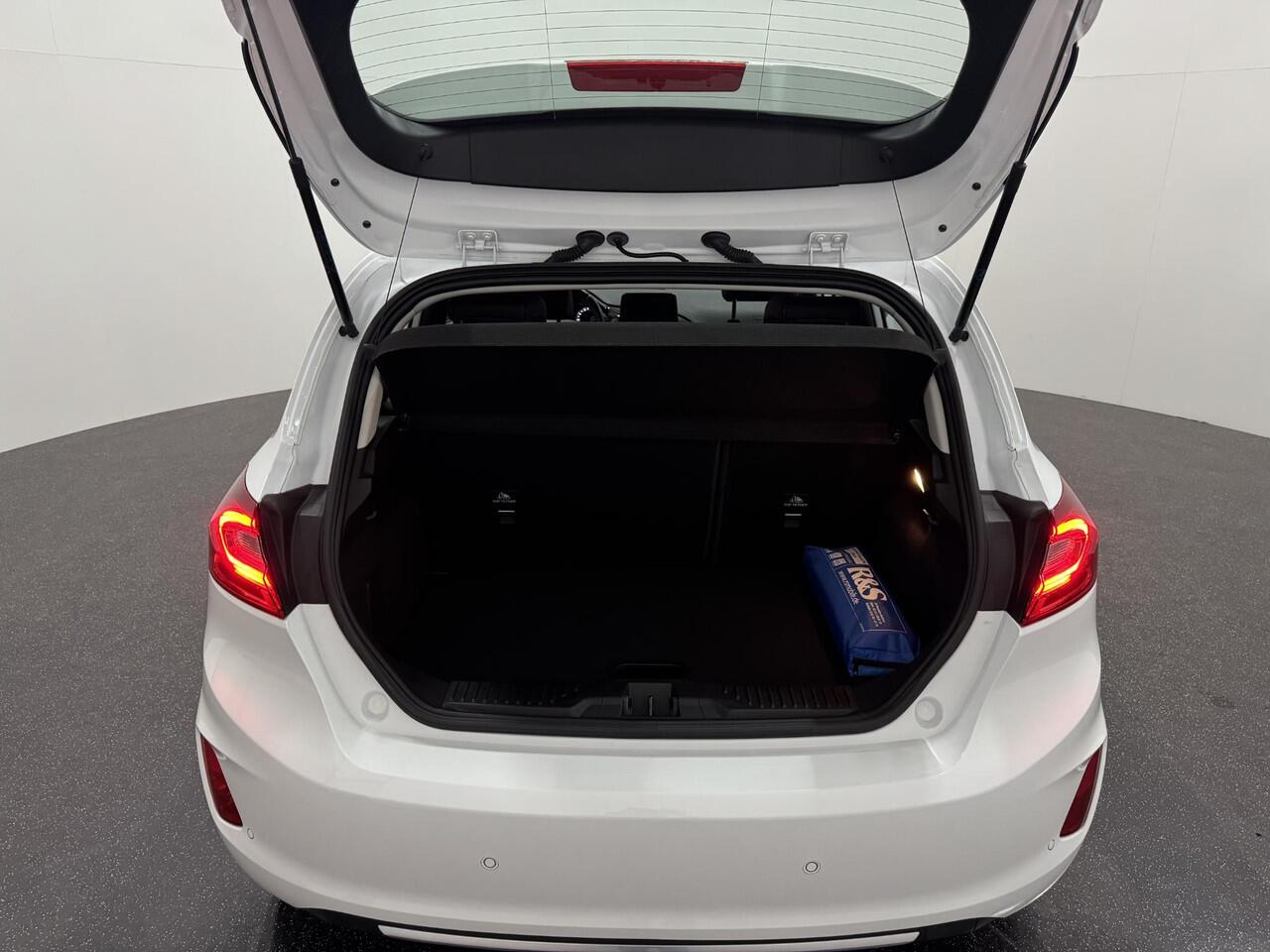 Ford FIESTA 1.0 EcoBoost 100PK Vignale Winterpack , Adaptive Cruise Control, Navigatie, Camera, Climate Control,