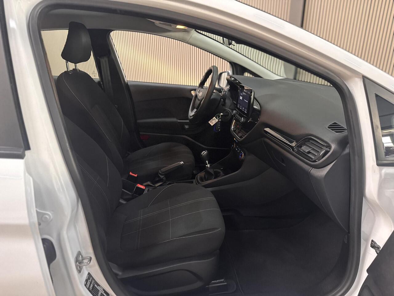 Ford FIESTA 95pk Connected Airco Cruise Control Apple CarPlay Parkeersensoren LM Velgen Dealeronderhouden