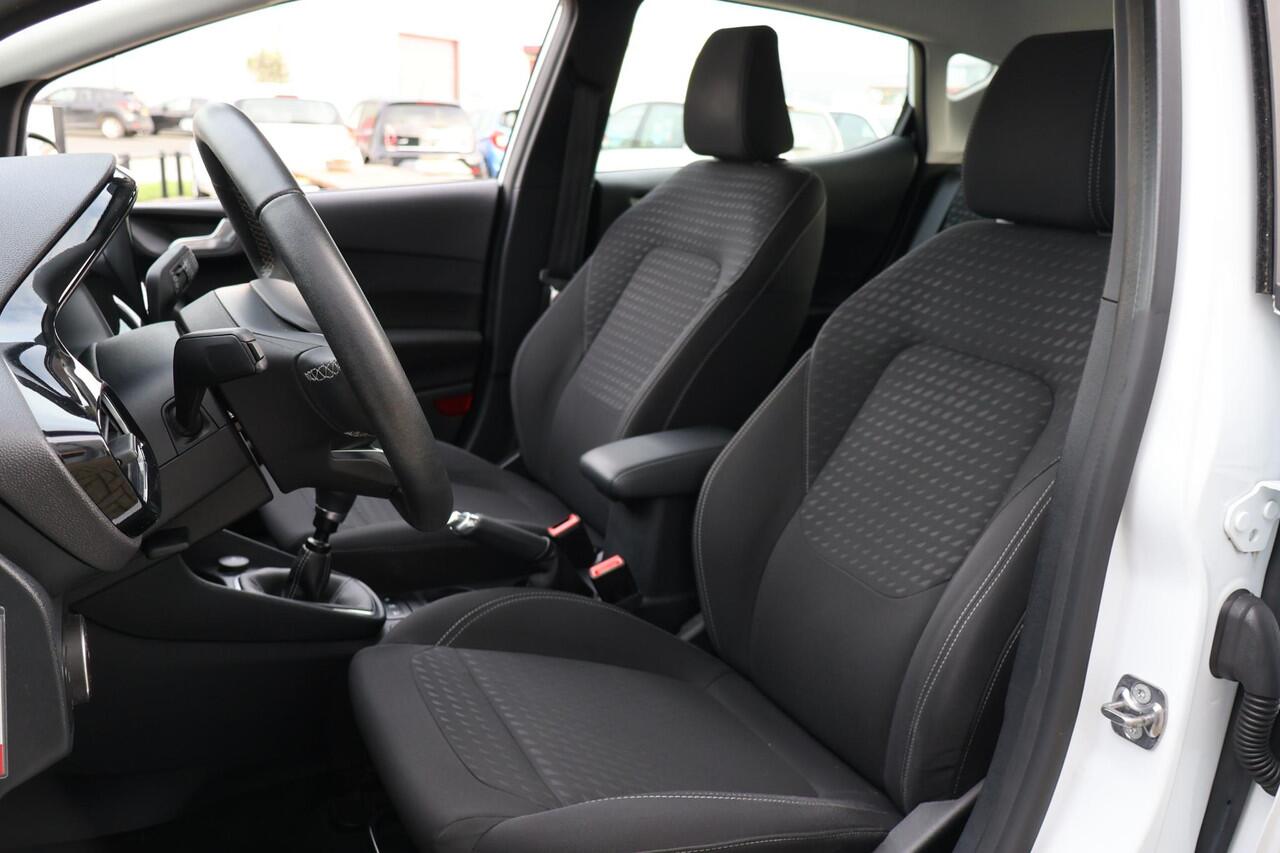 Ford FIESTA 1.0 Titanium 1e Eigenaar | NL-Auto | Volledig Onderh. | BTW | Navi | Cruise | Full Led | Carplay | DAB | Hill-Hold | Multimedia |PDC Achter