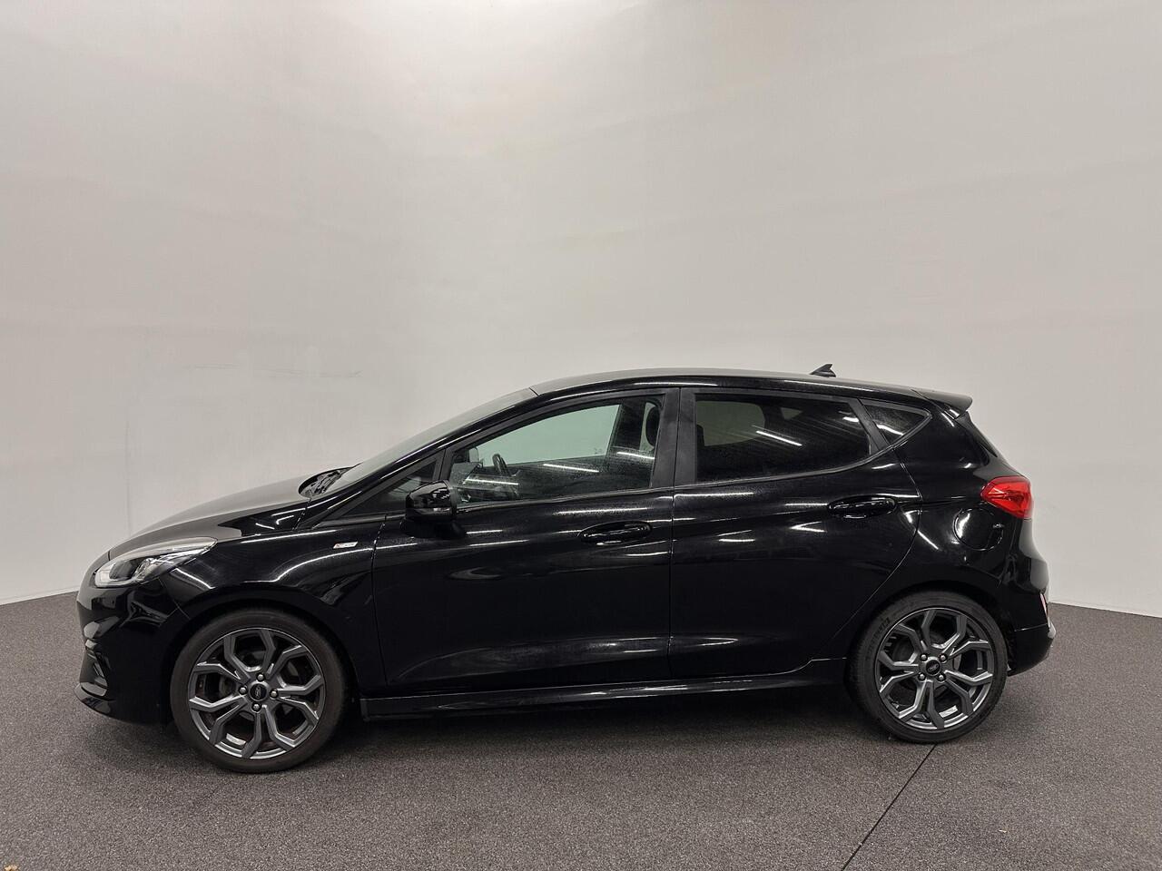 Ford FIESTA 1.0 EcoBoost ST-Line 125PK 6V Navigatie Full LED Carplay Parkeersensoren Cruise Control Stoel+Stuurverwarming Climate Control Privacy Glass 17" DAB+