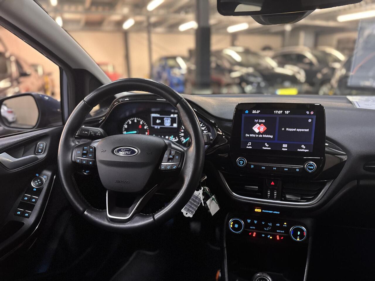 Ford FIESTA 95pk Titanium Climat Cruise Winter pack Parkeersensoren 5drs Dealeronderhouden