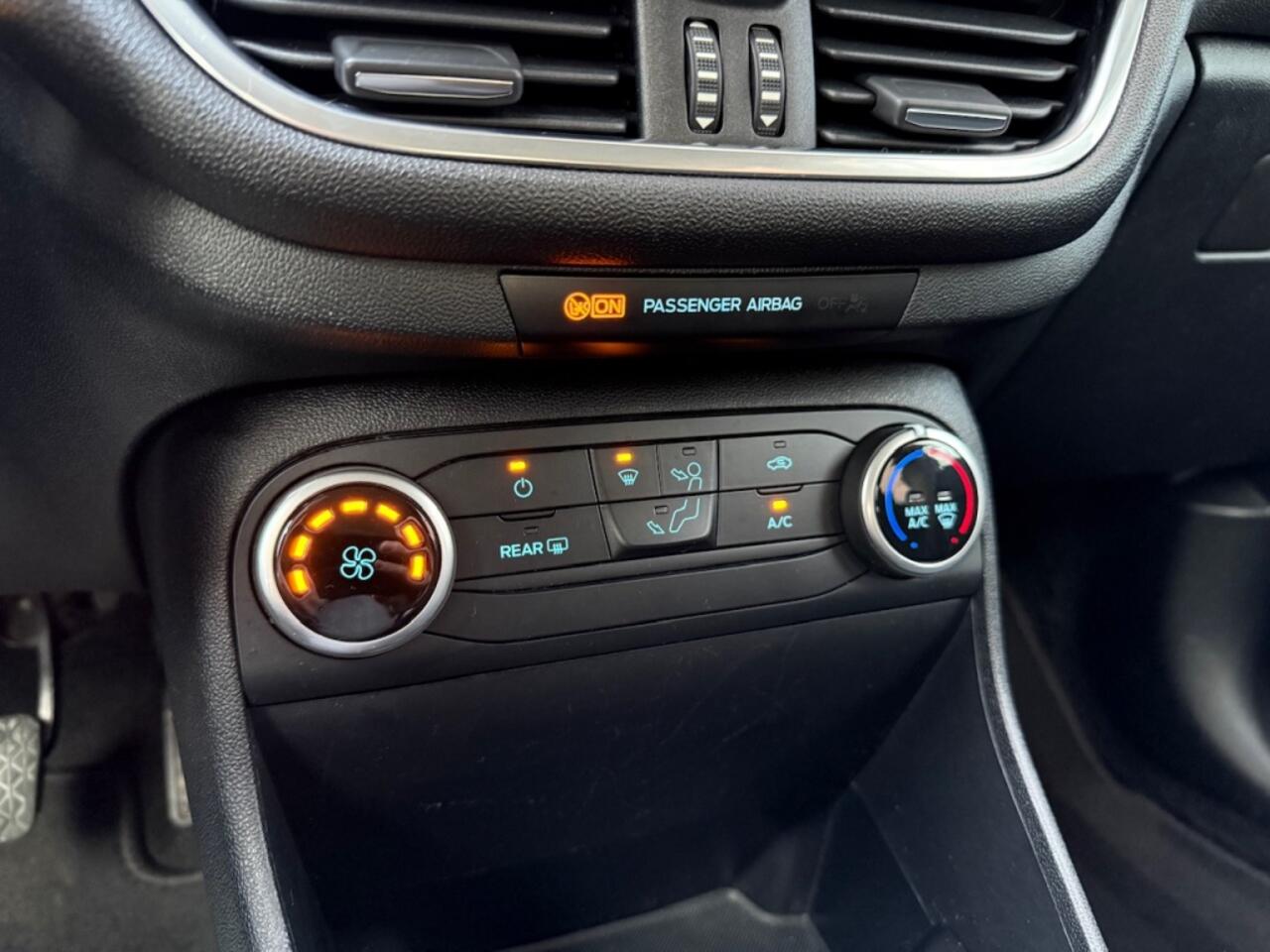 Ford FIESTA 1.0 EcoB. Connected RIJKLAAR / INCL GARANTIE / NAVI / CRUISE / A